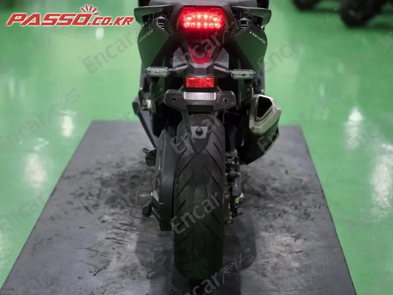 Honda Forza 750 - фото 2