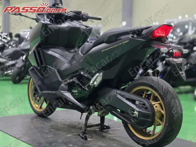Honda Forza 750 - фото 4