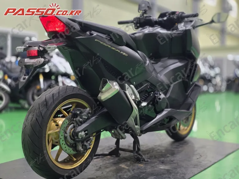 Honda Forza 750 - фото 6