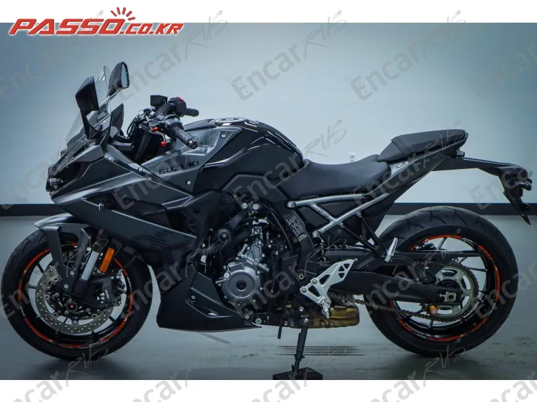 Suzuki Gsx 8 R - фото 1
