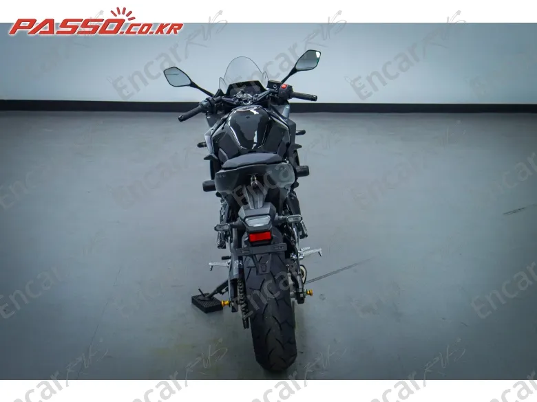 Suzuki Gsx 8 R - фото 2