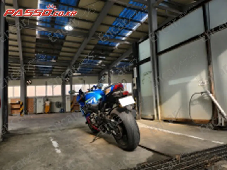 SUZUKI GSX R 600 - фото 3