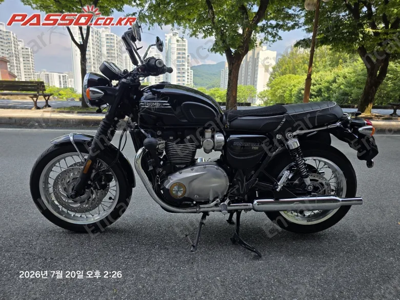 Triumph Bonneville T120 - фото 1