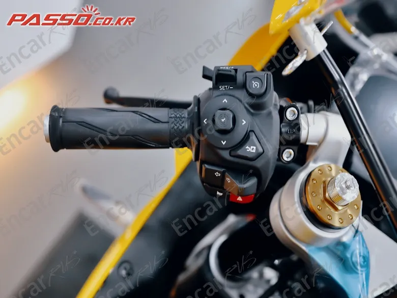 YAMAHA XSR 900 GP - фото 3