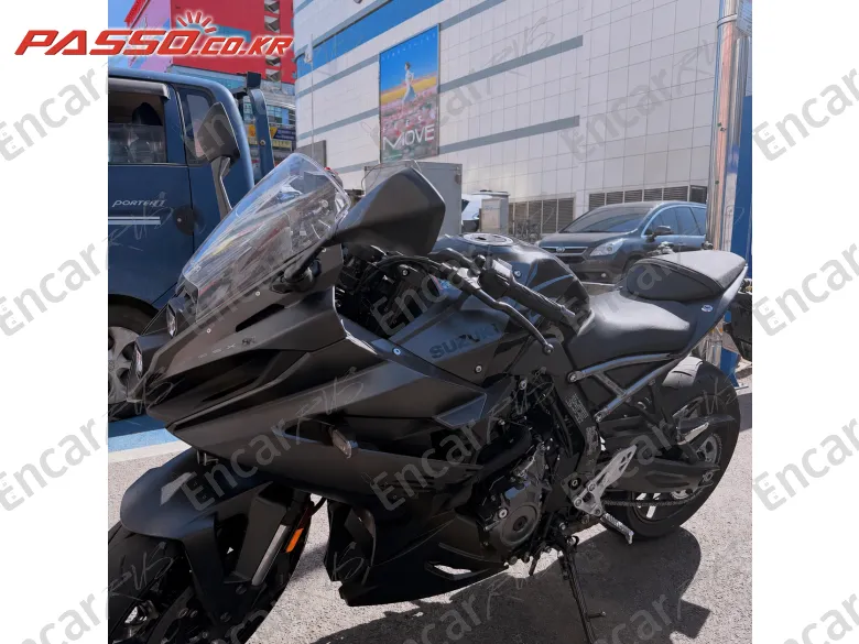 SUZUKI GSX 8 R - фото 1