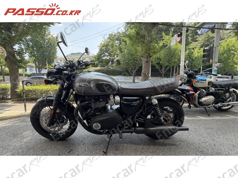 Triumph Bonneville T120 - фото 1