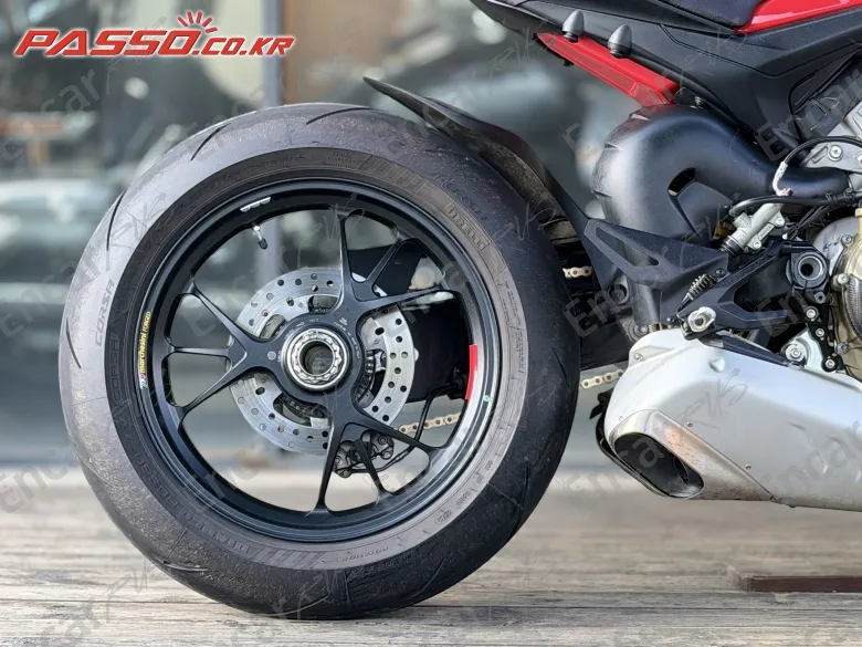 Ducati Streetfighter V4 S - фото 6