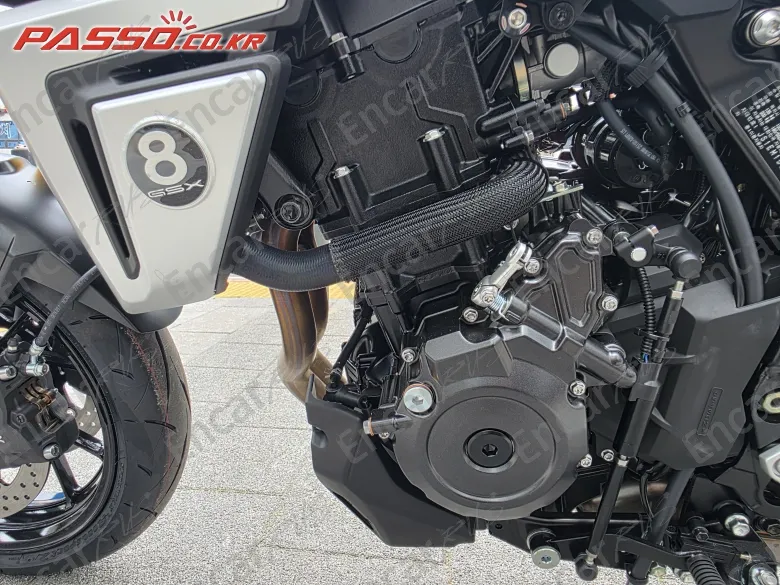 SUZUKI GSX 8 T - фото 4