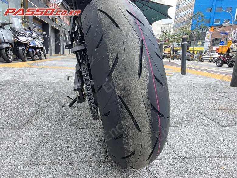 SUZUKI GSX 8 T - фото 5