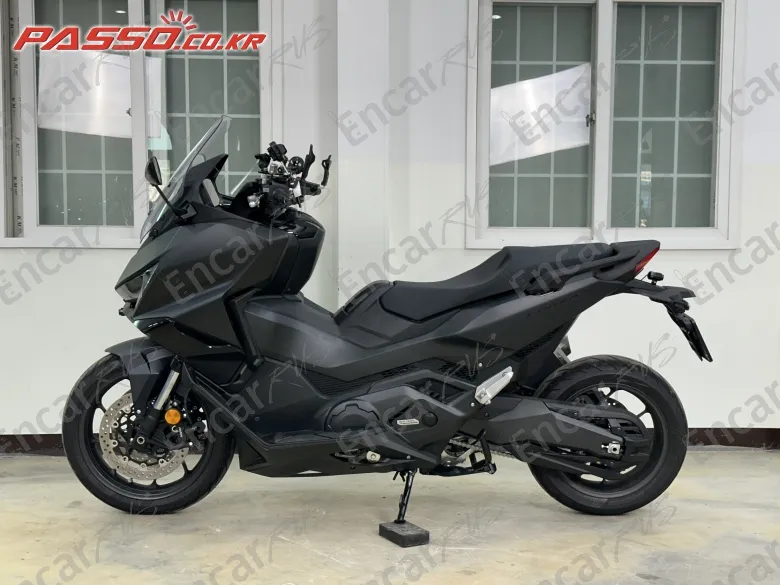 Honda Forza 750 - фото 1