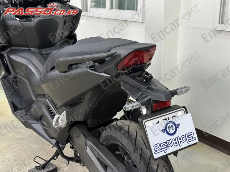 Honda Forza 750 - фото 2