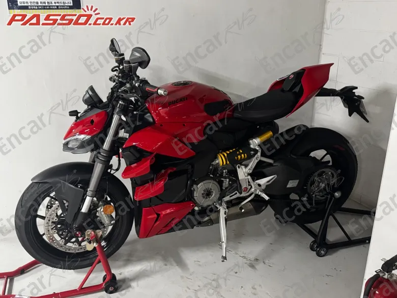 Ducati Streetfighter V2 - фото 0