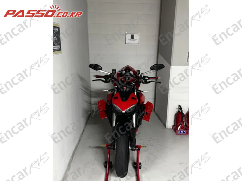 Ducati Streetfighter V2 - фото 1