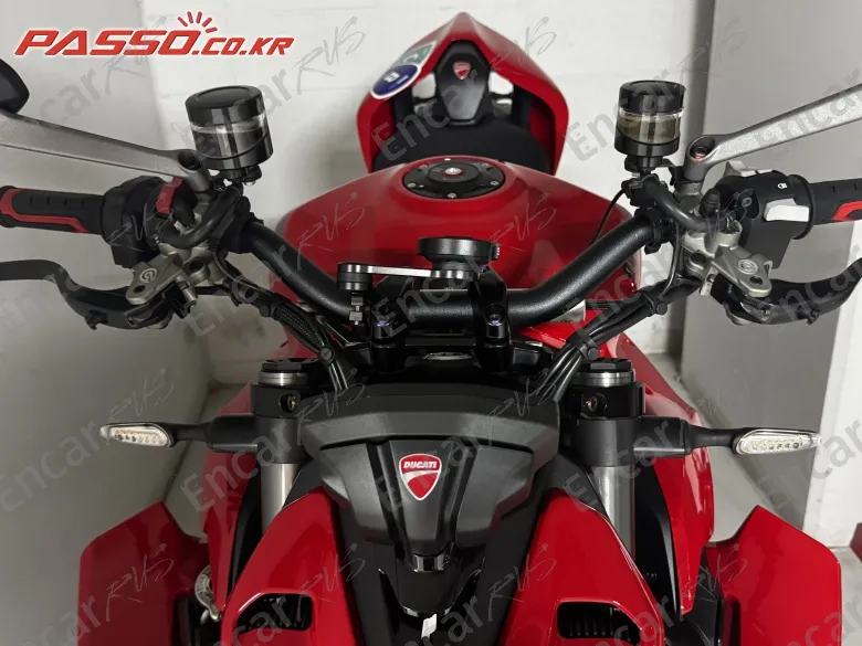 Ducati Streetfighter V2 - фото 2