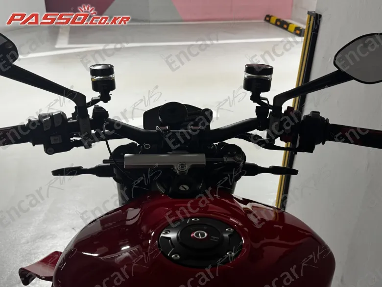 Ducati Streetfighter V2 - фото 3