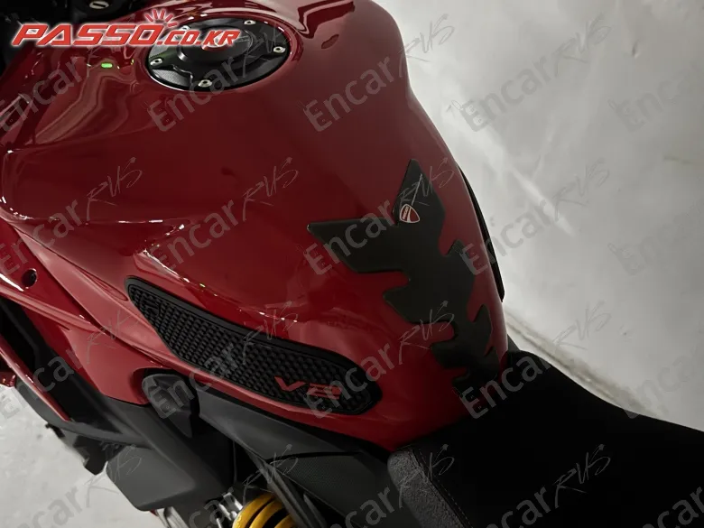 Ducati Streetfighter V2 - фото 4