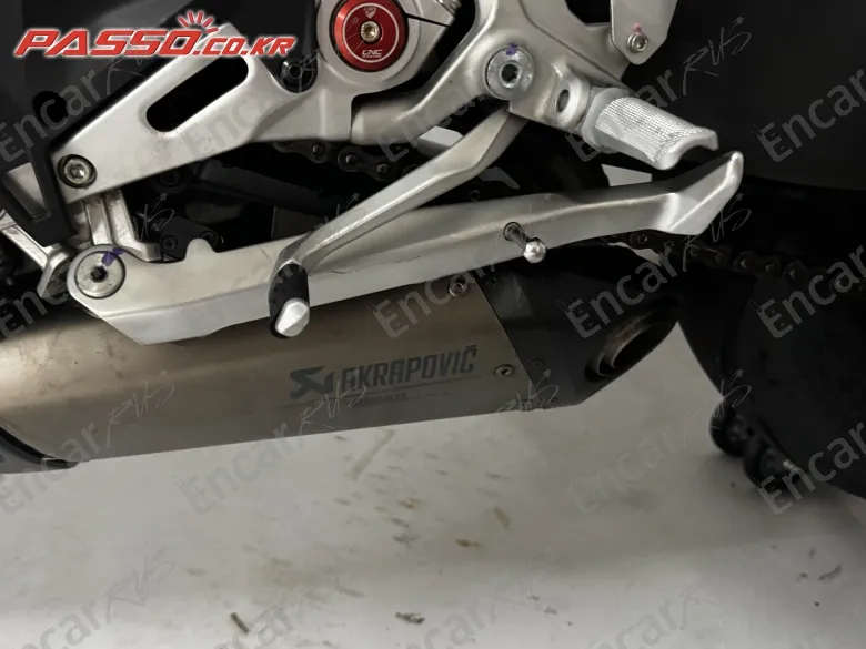 Ducati Streetfighter V2 - фото 5