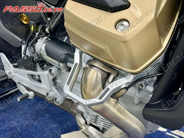 Moto Guzzi V100 Mandello S - фото 4
