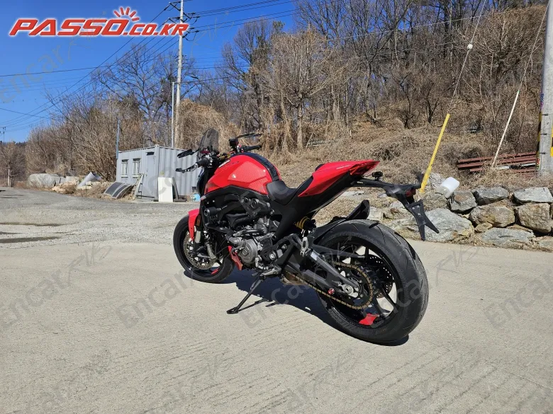 Ducati Monster 937 - фото 2