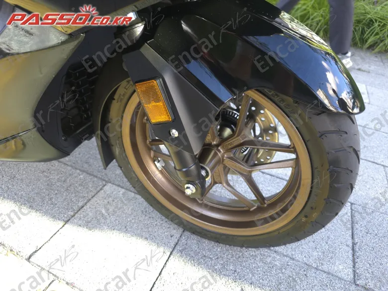 Honda Forza 350 - фото 5