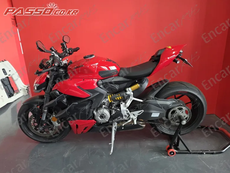 DUCATI STREETFIGHTER V2 - фото 0