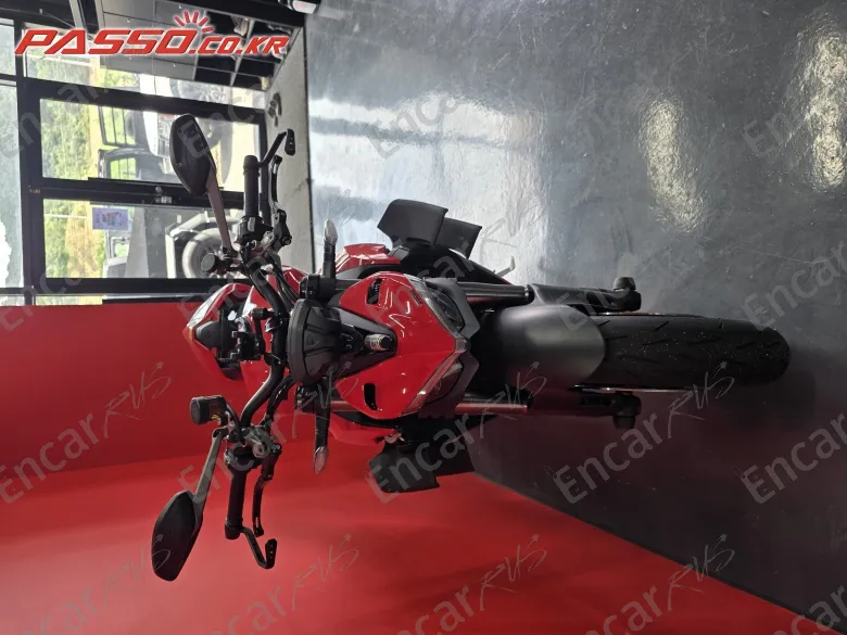 DUCATI STREETFIGHTER V2 - фото 3