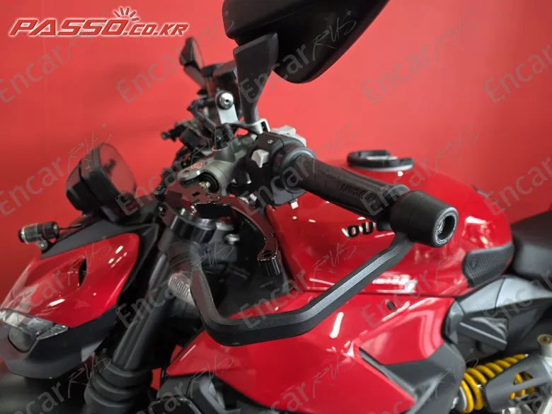 DUCATI STREETFIGHTER V2 - фото 4