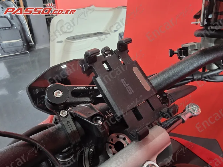DUCATI STREETFIGHTER V2 - фото 6