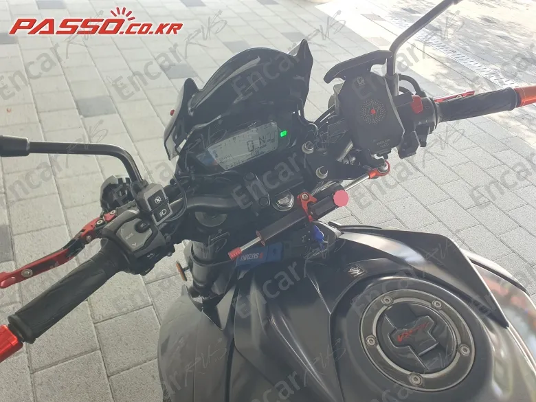 Suzuki Gsx S 750 - фото 4