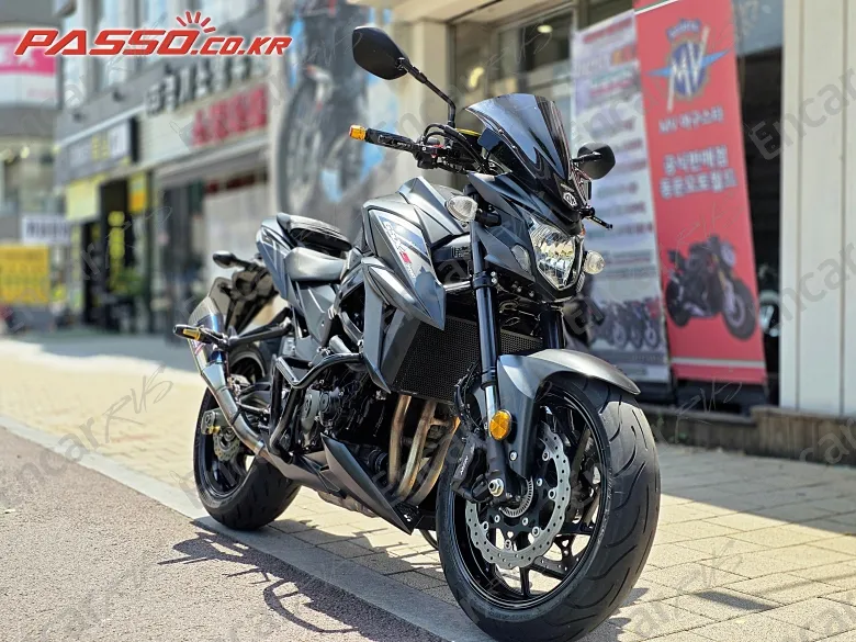 Suzuki Gsx S 750 - фото 6
