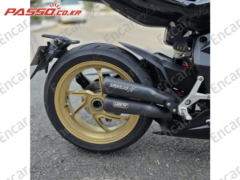 Mv Agusta Superveloce 800 - фото 6