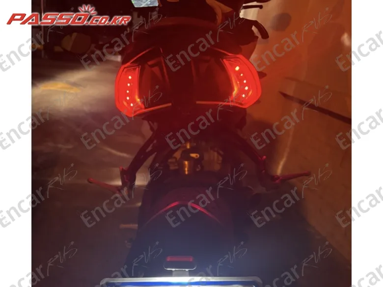 Mv Agusta Brutale 800 Dragster - фото 2