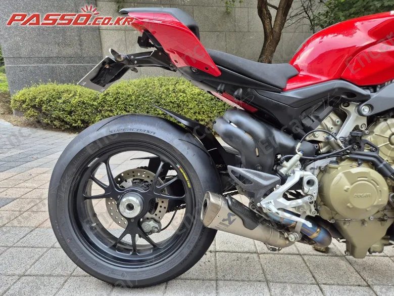 Ducati Streetfighter V4 S - фото 6