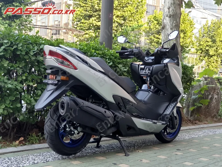 Suzuki Burgman 400 Abs - фото 2