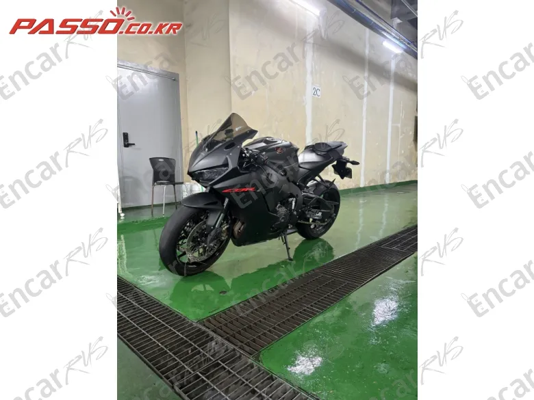 HONDA CBR 1000 RR - фото 1