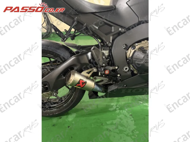 HONDA CBR 1000 RR - фото 6