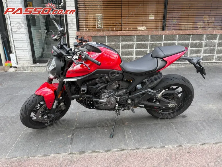 Ducati Monster 937 - фото 1