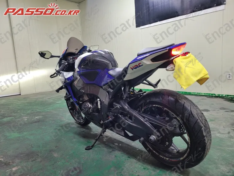 HONDA CBR 1000 RR - фото 4