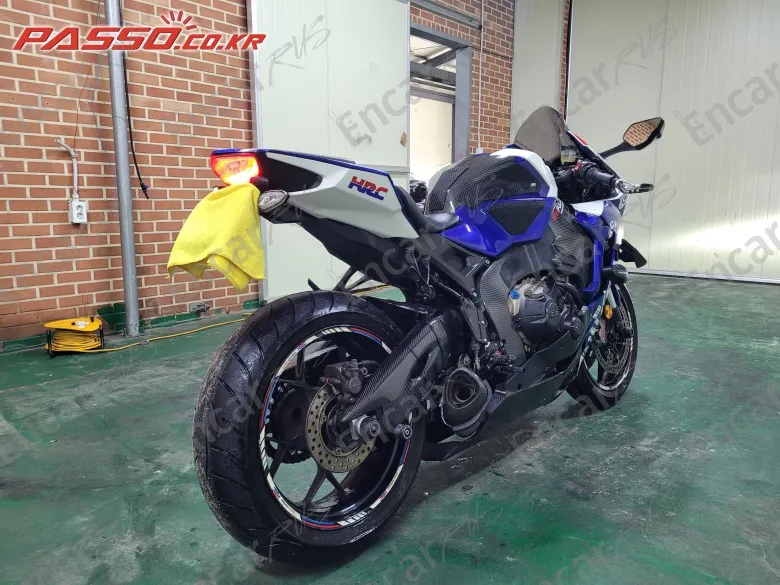 HONDA CBR 1000 RR - фото 6