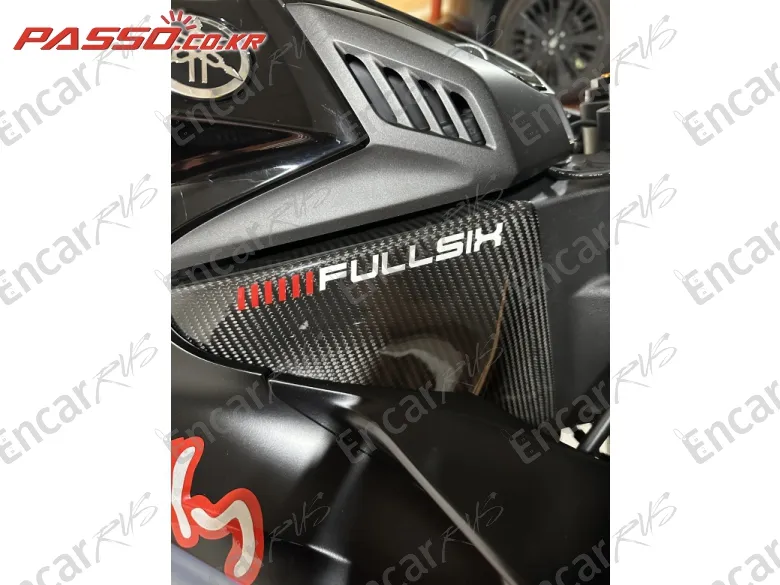 YAMAHA YZF R1 - фото 6