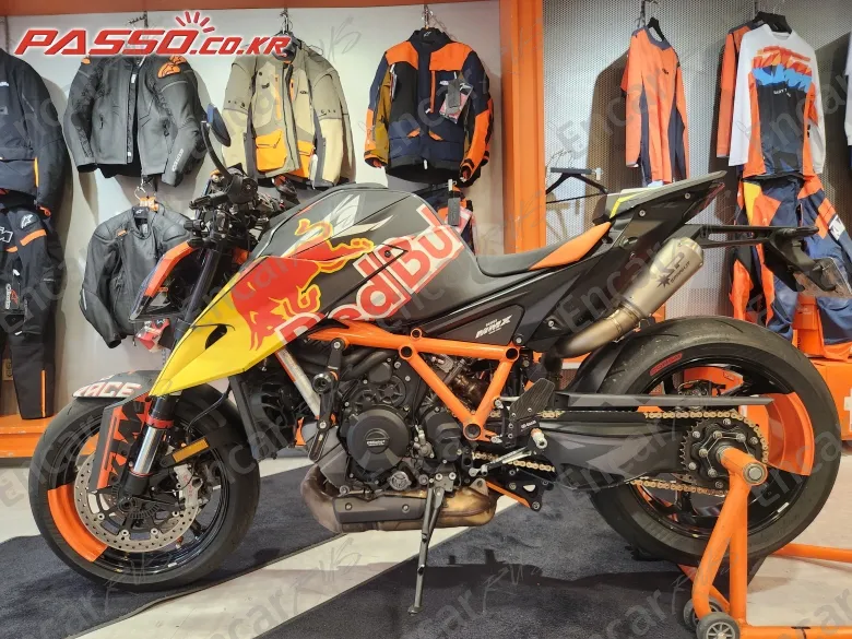 KTM 1290 SUPER DUKE R - фото 1