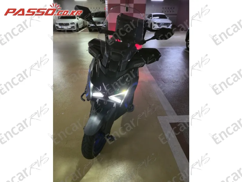 YAMAHA X MAX 300 ABS - фото 4