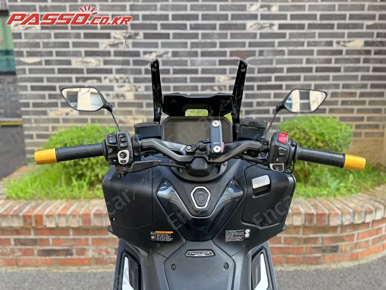 YAMAHA T MAX 560 - фото 3