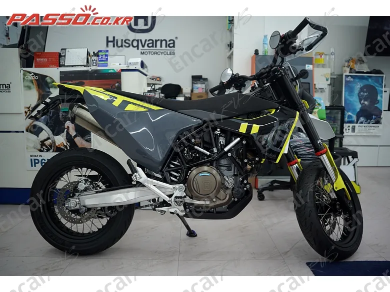 HUSQVARNA 701 SUPERMOTO - фото 0