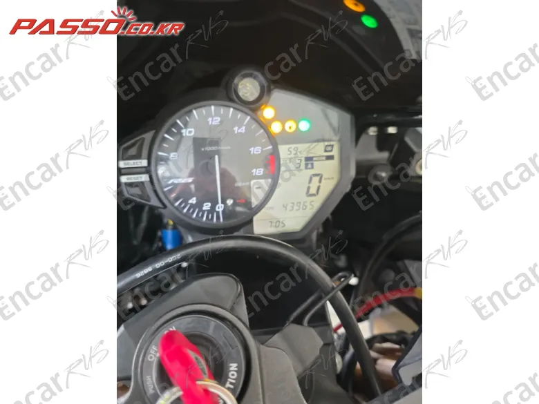 YAMAHA YZF R6 - фото 3