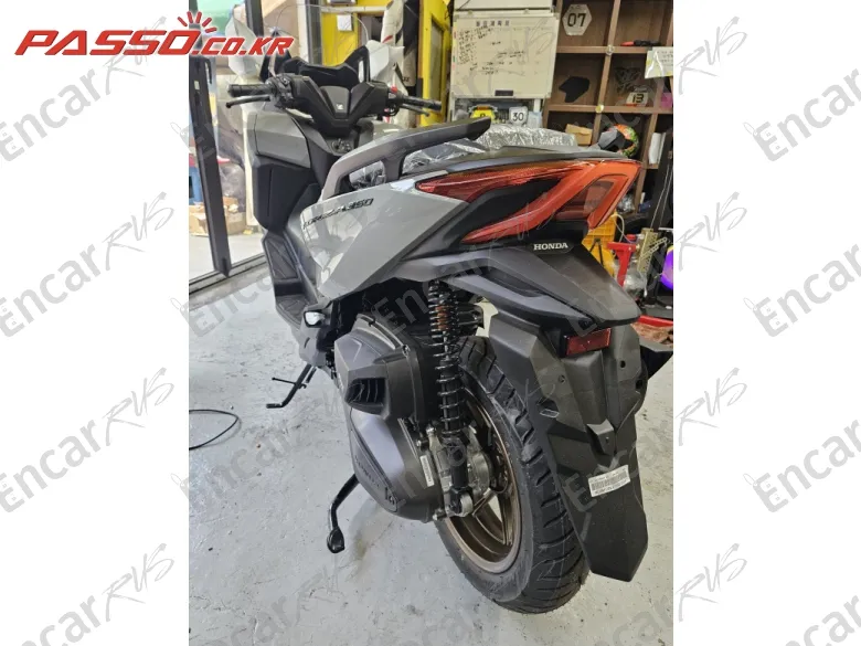 Honda Forza 350 - фото 2