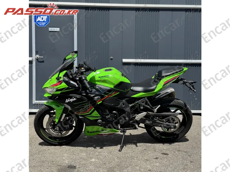 KAWASAKI NINJA ZX 4 RR - фото 1