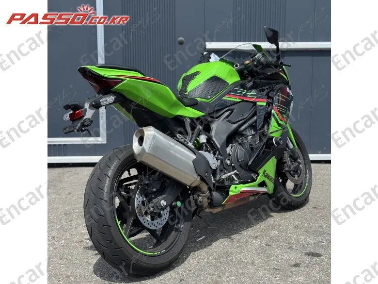 KAWASAKI NINJA ZX 4 RR - фото 2