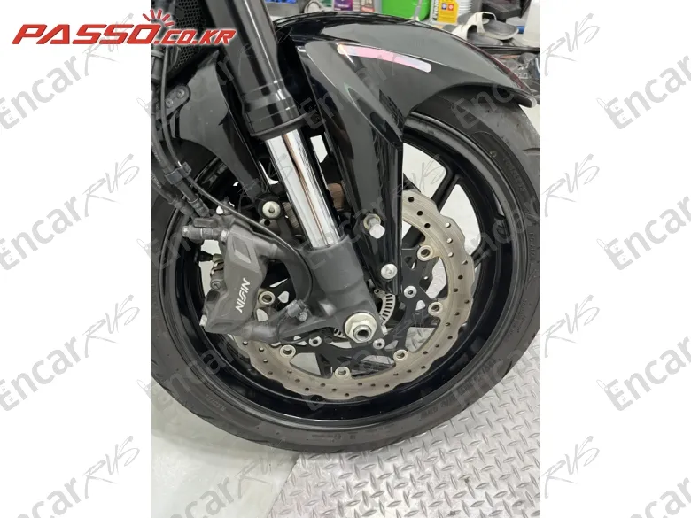 Suzuki Gsx S 750 - фото 5