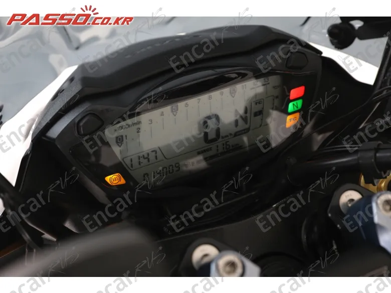 Suzuki Gsx S 750 - фото 4